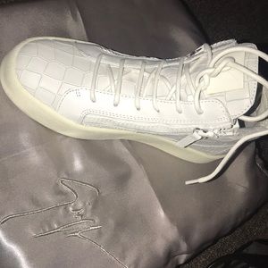 Giuseppe Zanotti Design .